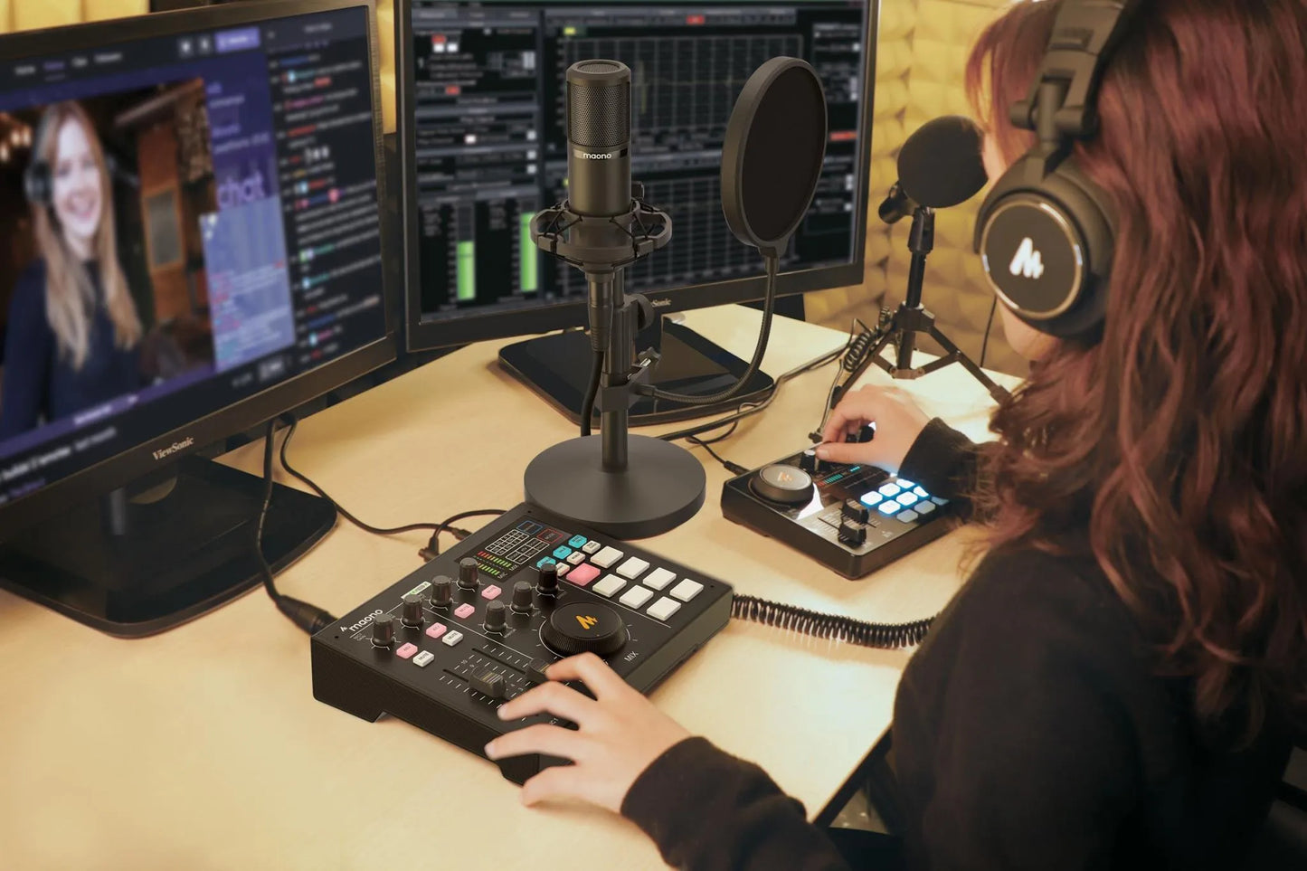 Maono MAONOCASTER AU-AM100 Portable All-In-One Podcast Production Studio - ProSound